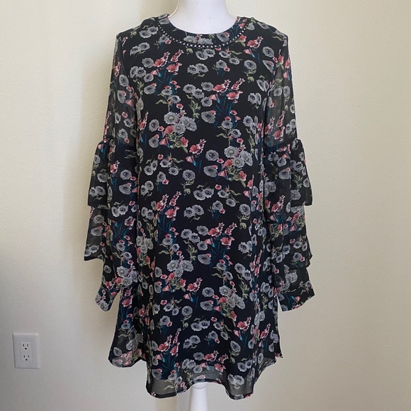 🏷 LULUS Floral print dress - Picture 2 of 10